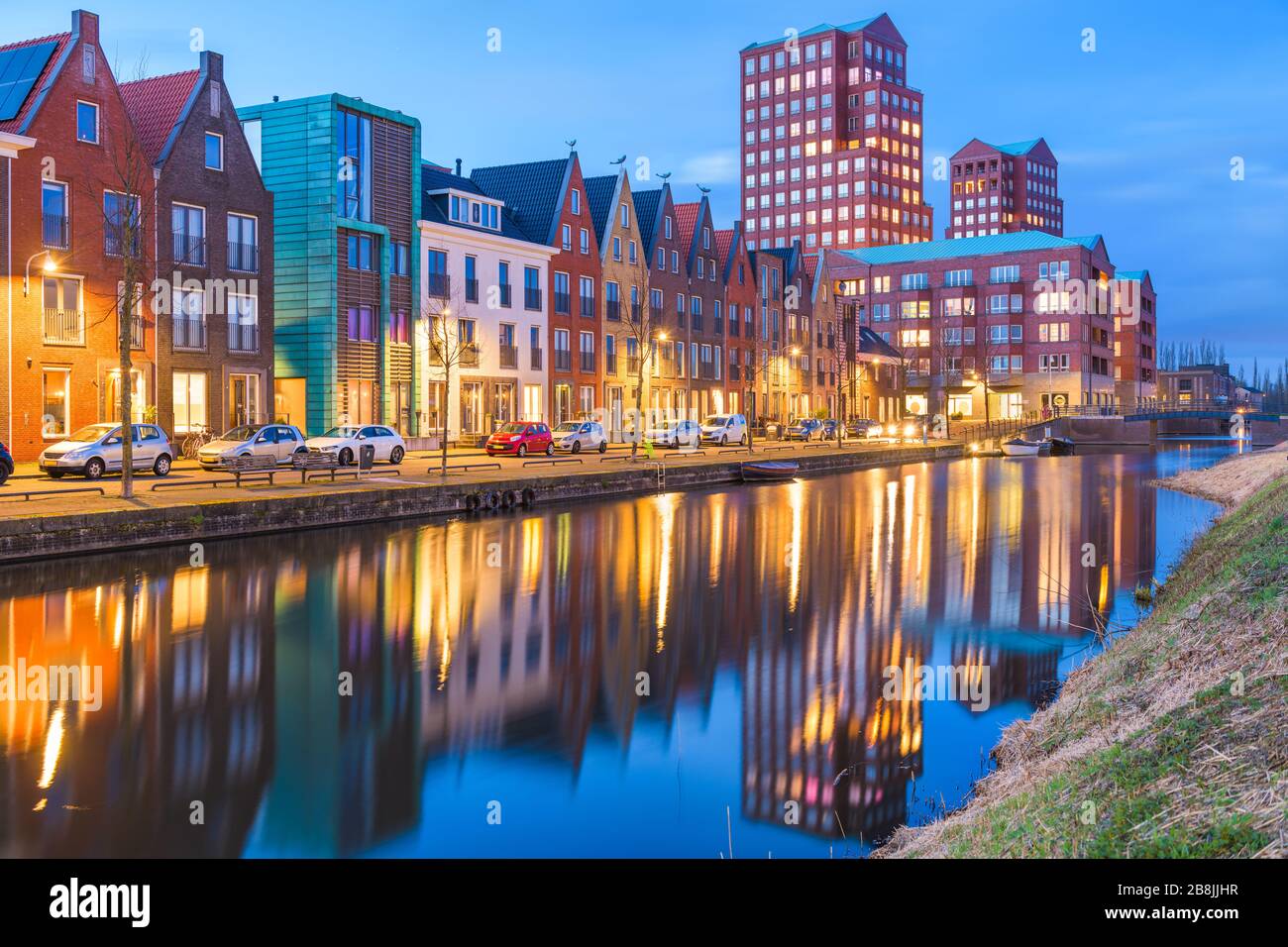 Amersfoort, Pays-Bas paysage urbain dans le quartier de Vathorst au crépuscule. Banque D'Images