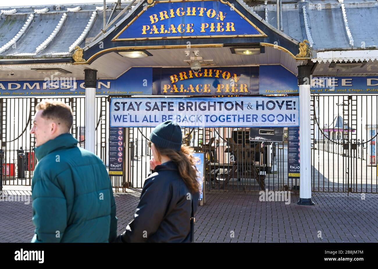 Brighton Royaume-Uni 22 mars 2020 - Brighton Palace Pier est fermé au public pendant la crise pandémique Coronavirus COVID-19 . Crédit: Simon Dack / Alay Live News Banque D'Images