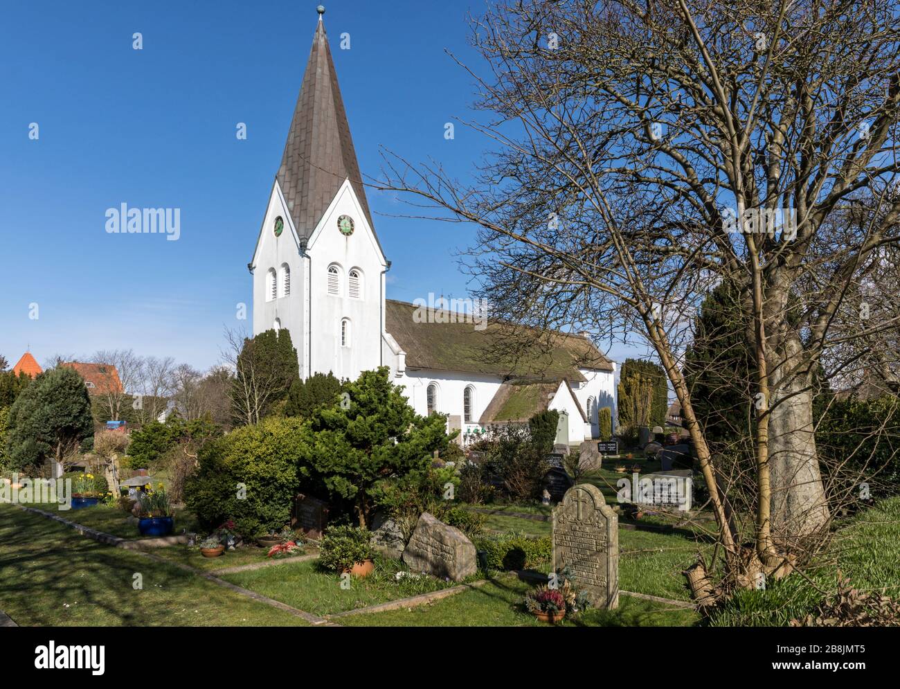 Église Saint Clément et cimetière de Nebel, un village de l'île allemande de la mer du Nord d'Amrum Banque D'Images