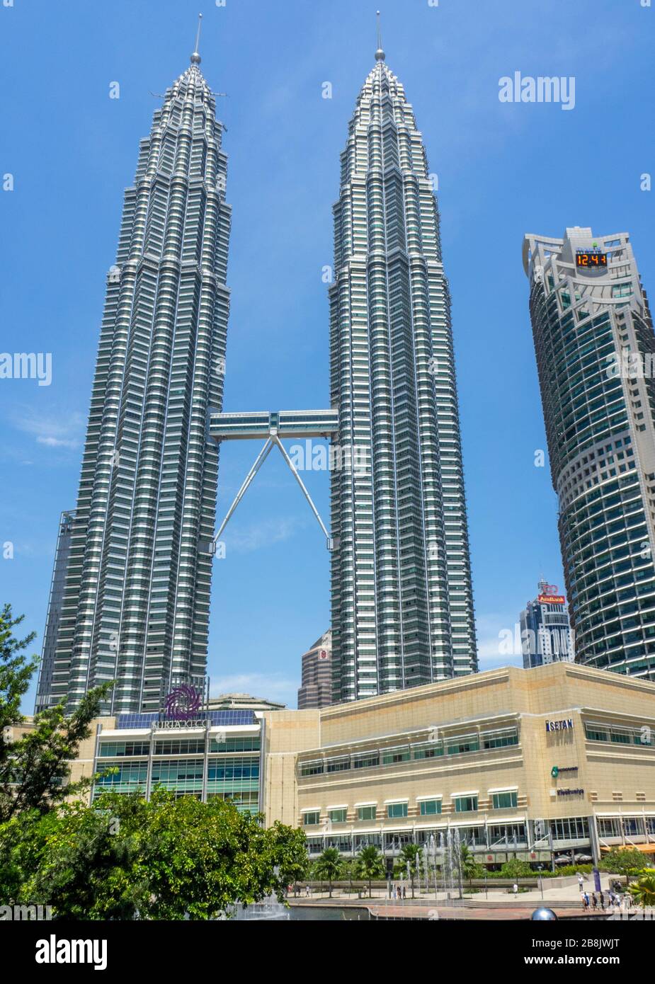 Centre commercial Sure KLCC au pied des tours jumelles Petronas Kuala Lumpur en Malaisie. Banque D'Images