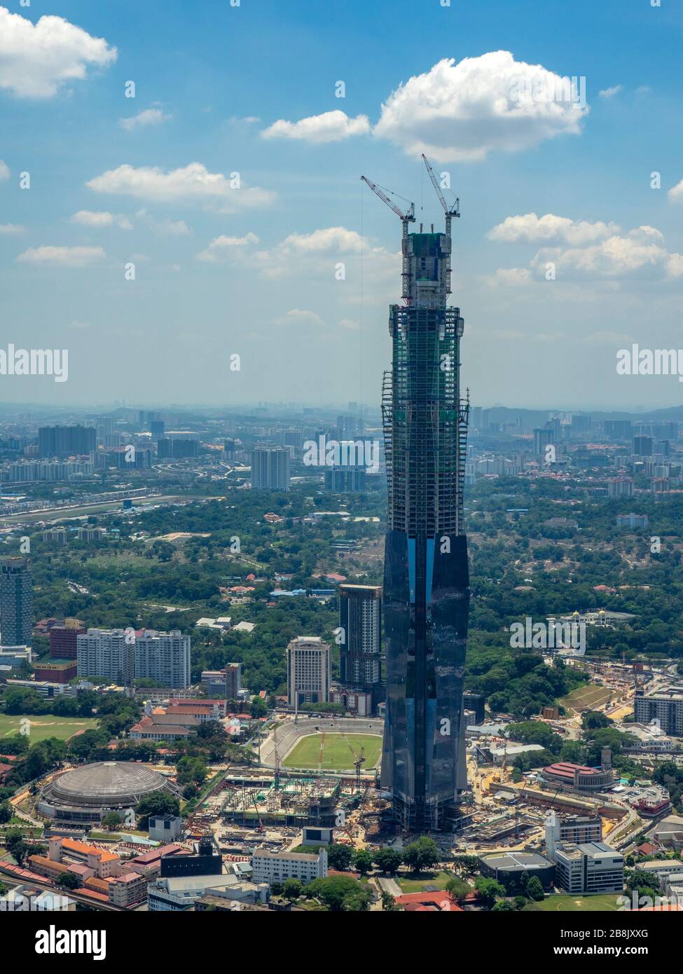 La tour de bureaux Merdeka 118 en construction le plus haut gratte-ciel de Kuala Lumpur en Malaisie. Banque D'Images
