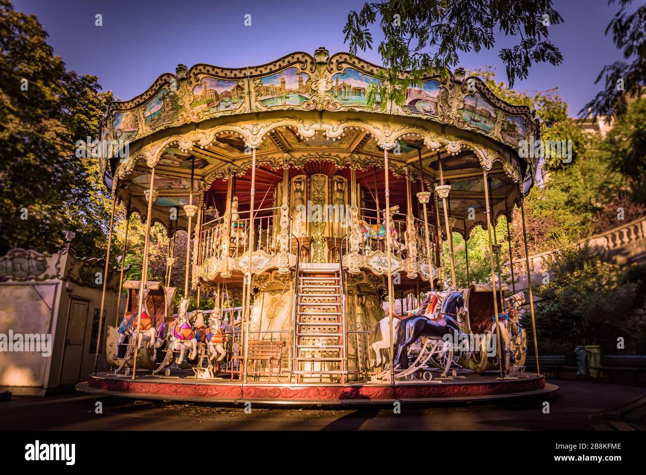 Parcours traditionnel du parc des expositions de Montmartre, Paris, France. Pris sur une chaude, Golden automne matin en septembre Banque D'Images