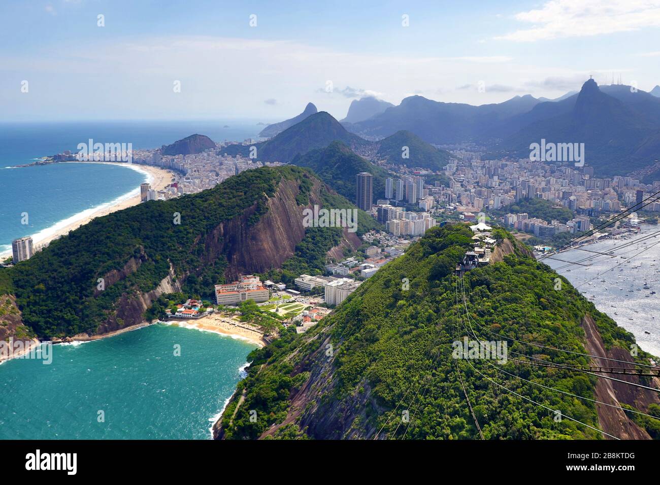Vue aérienne de Copacabana et Corcovado - Rio de Janeiro Brésil Banque D'Images