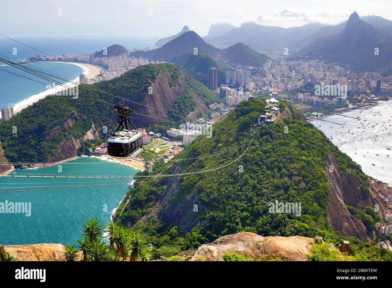 Vue aérienne de Copacabana et Corcovado - Rio de Janeiro Brésil Banque D'Images