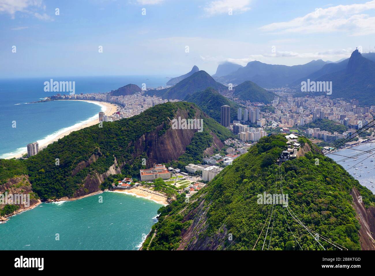 Vue aérienne de Copacabana et Corcovado - Rio de Janeiro Brésil Banque D'Images