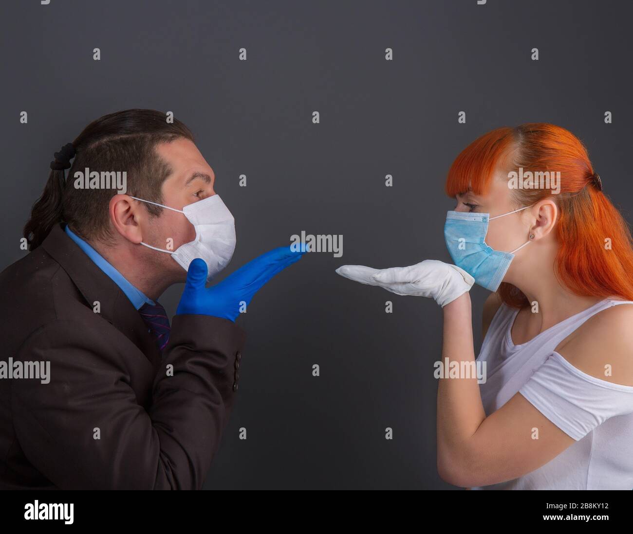 homme et fille masqués Banque D'Images