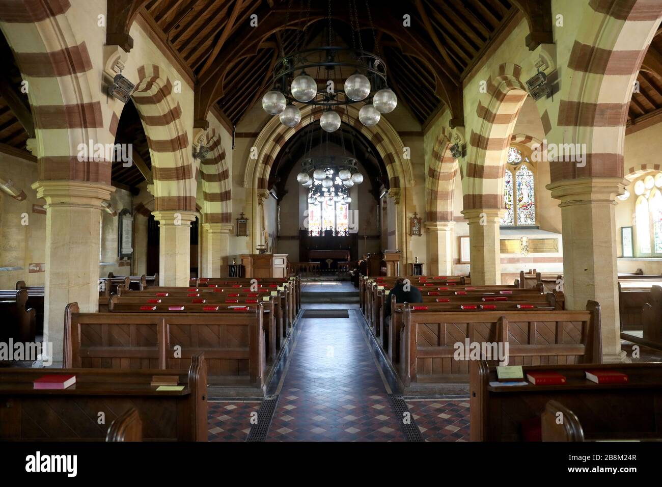 Une vue à l'intérieur de la Grande église de Birlingham, Worcestershire comme des églises à travers le Royaume-Uni ont fourni des services de dimanche à des publics de masse sur Internet aujourd'hui dans le cadre des efforts de lutte contre Covid-19. Banque D'Images
