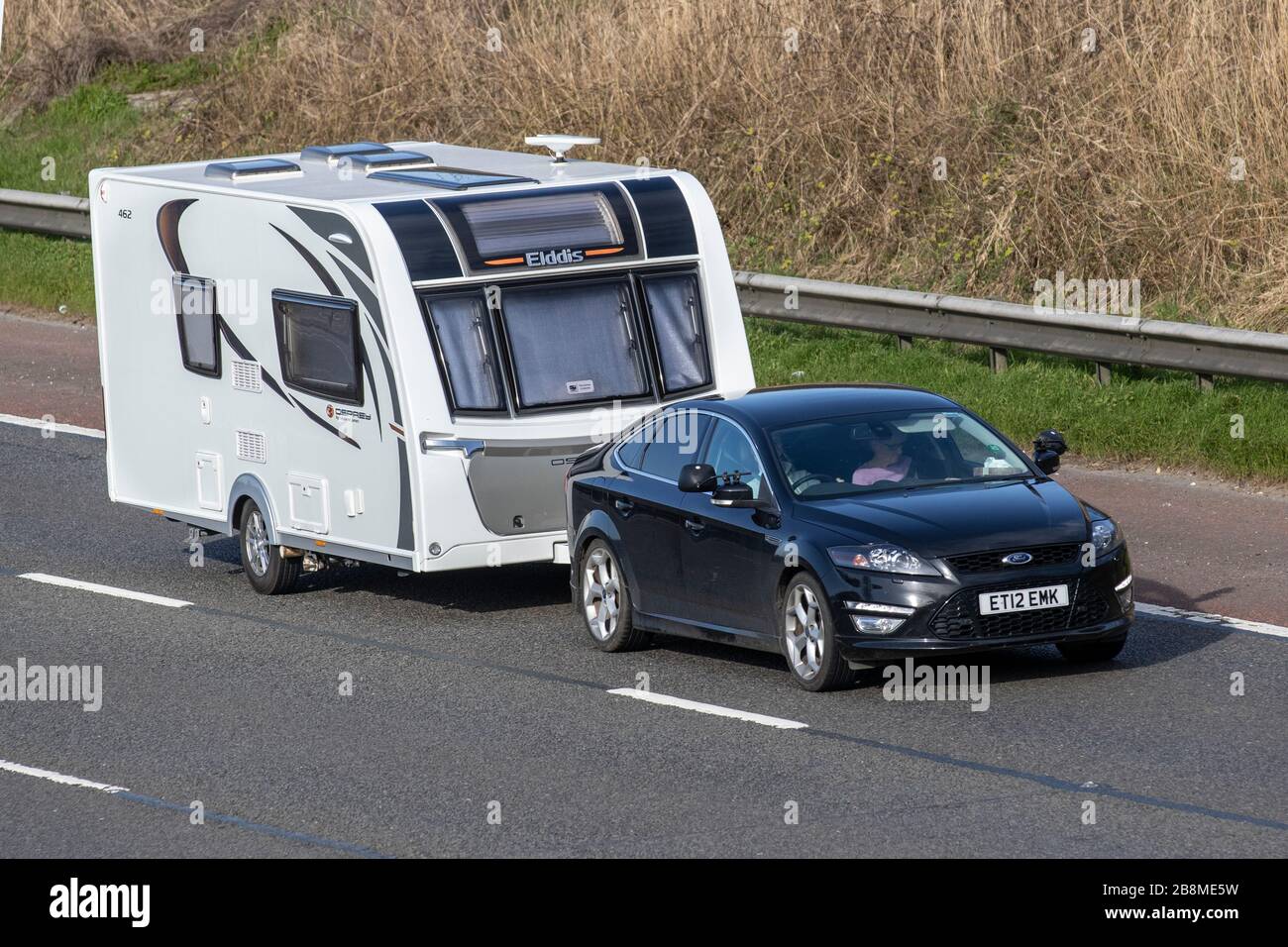 Ford Mondeo Titanium x sport tdci remorquage Elddis Osprey Touring Caravan and Motorhomes, camping-cars, véhicule de loisirs RV, vacances en famille, vacances, vacances en caravane, vie sur la route, Banque D'Images