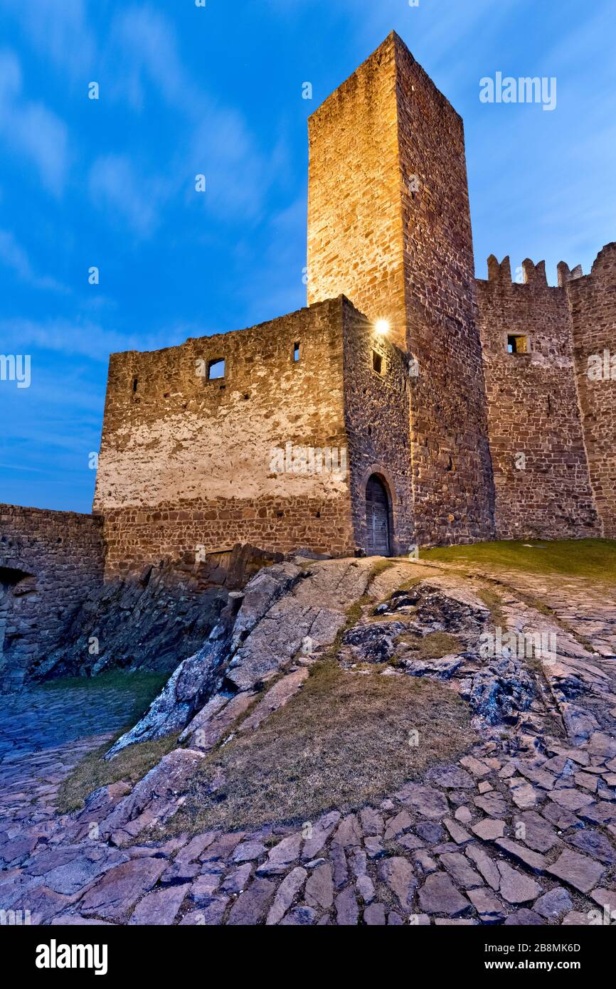 La cour et le garde du château d'Appiano. Appiano, province de Bolzano, Trentin-Haut-Adige, Italie, Europe. Banque D'Images