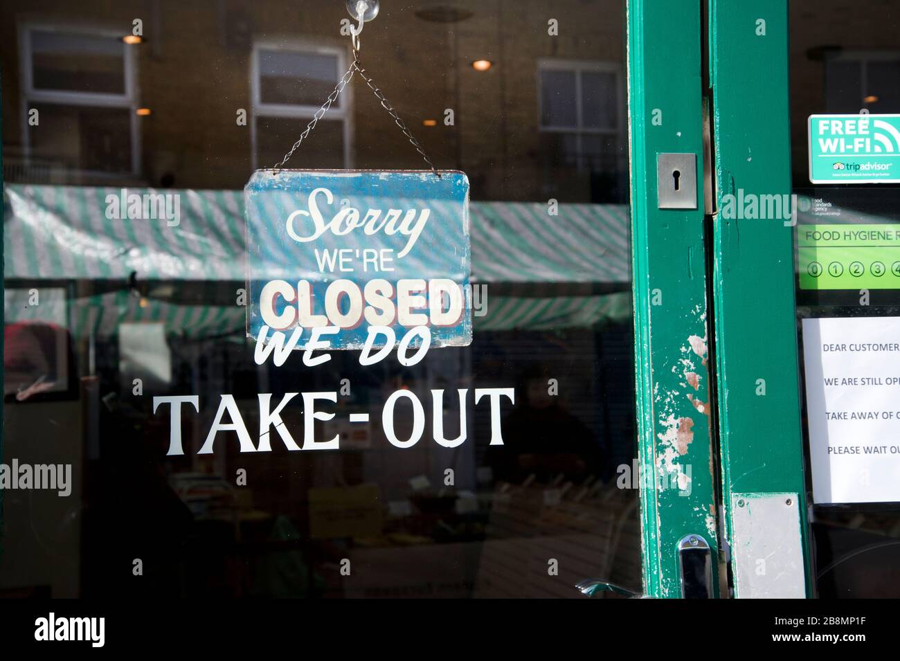 Hackney et covid 19. Le panneau « nous sommes fermés » du restaurant Broadway Market. Banque D'Images