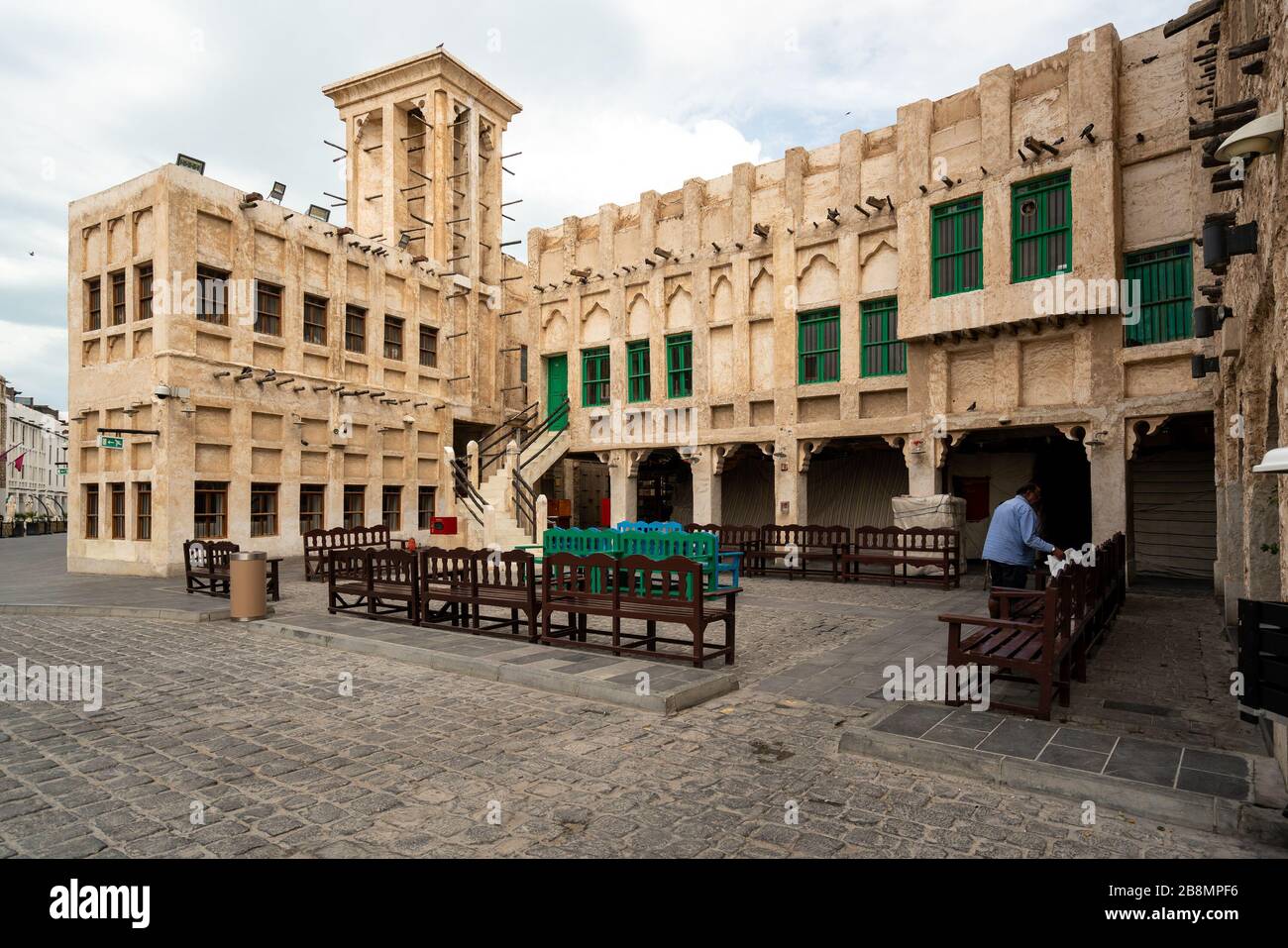 Souq Waqif, Doha (Qatar), vide un jour avant que les autorités n'aient annoncé l'interdiction des rassemblements dans les espaces publics qui tentaient de contenir l'éclosion de la COVID-19 Banque D'Images