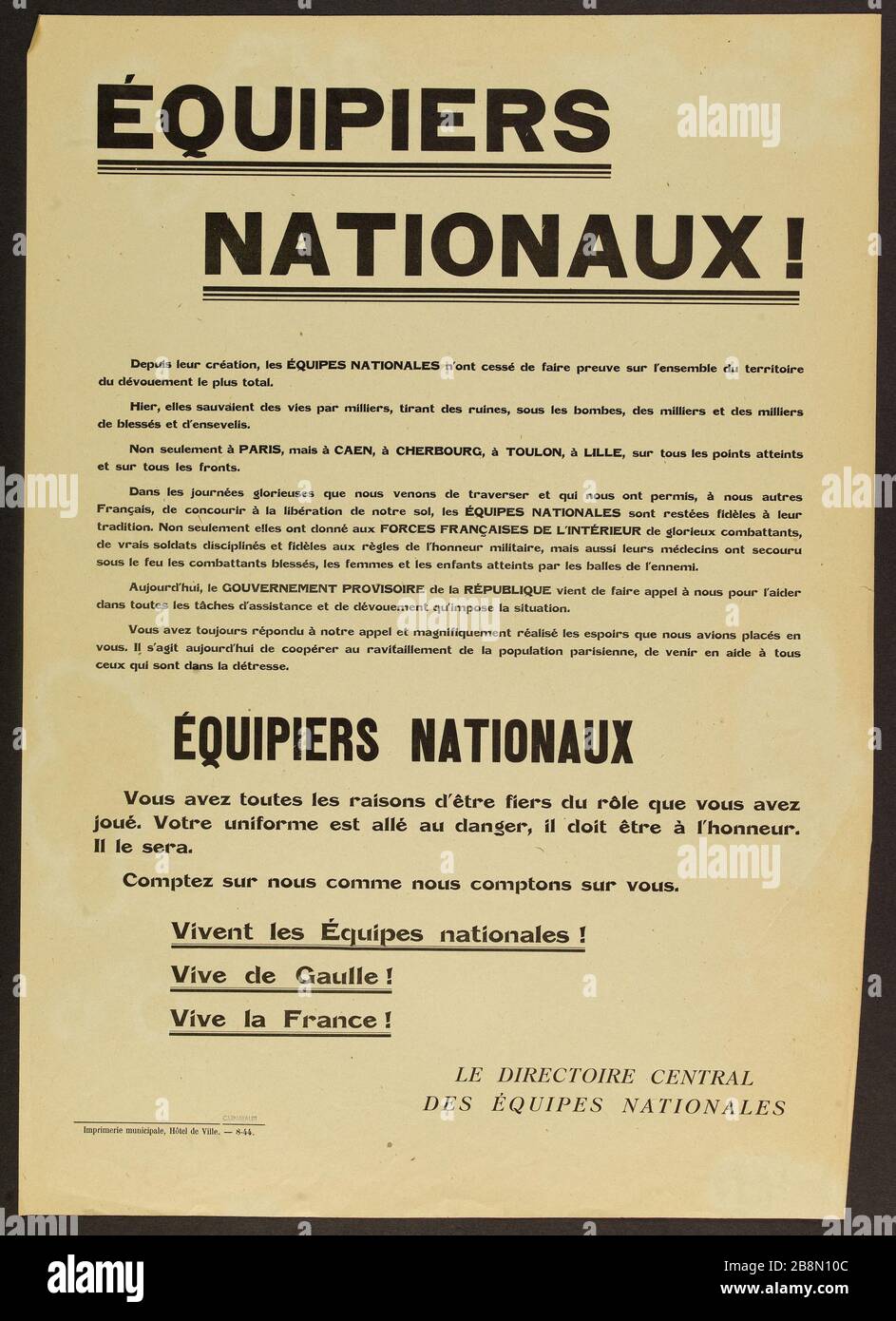 ÉQUIPAGE NATIONAL! Depuis leur création, LES ÉQUIPES NATIONALES ont continué à exercer sur le territoire du dévouement le plus complet. Fiche publique.'Equipiers nationaux ! L'identité nationale n'a pas besoin de faire de fleuve sur l'ensemble du territoire du garant le plus total ». Typographie. 1944. Imprimerie municipale, Hôtel de ville. Paris, musée Carnavalet . Banque D'Images