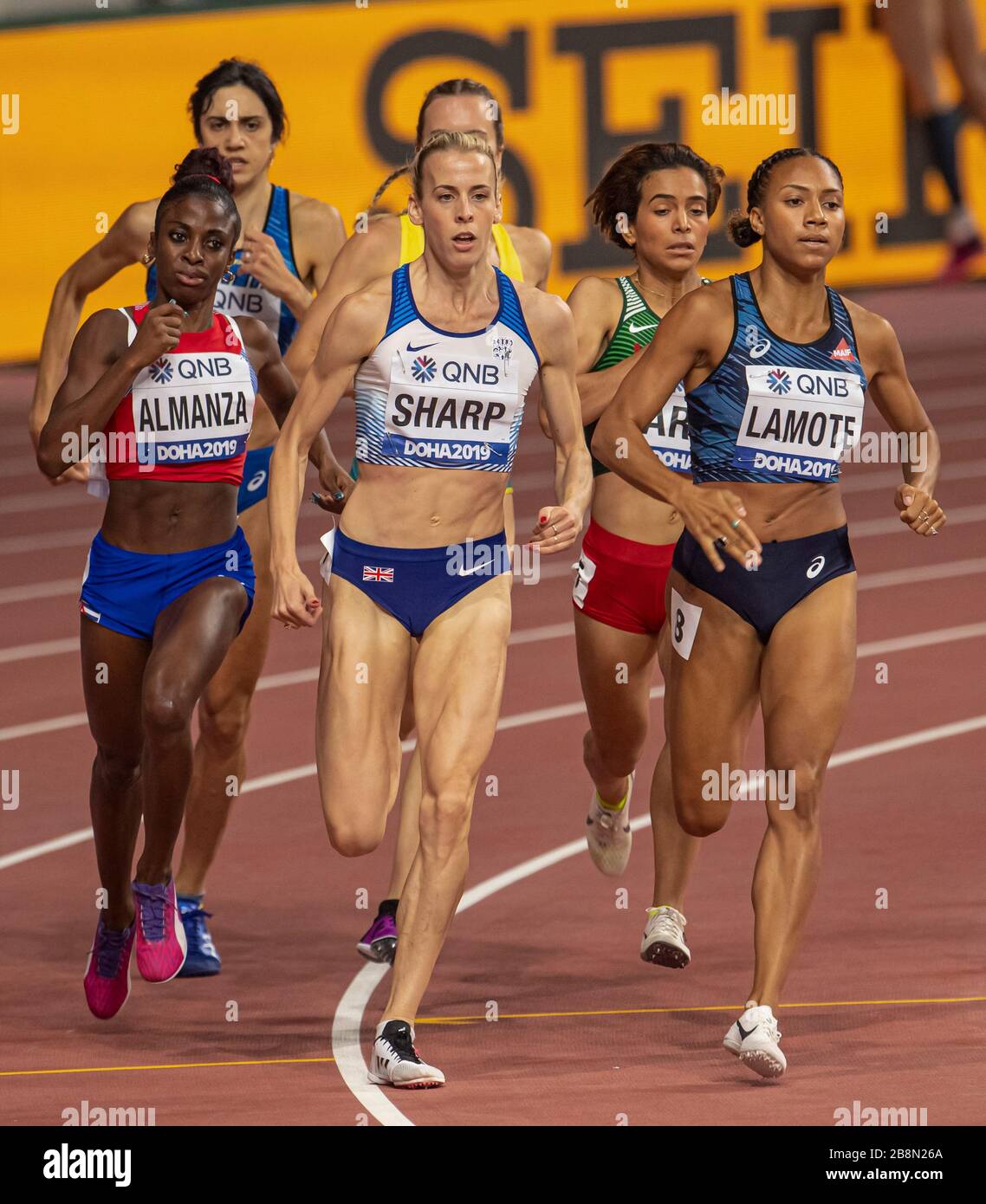 DOHA - QATAR - SEP 27: Renelle Lamote (FRA), Lynsey Sharp (GB & ni) et Rose Mary Almanza (CUB) en compétition dans les chauffes de 800 m des femmes au cours de la première journée Banque D'Images