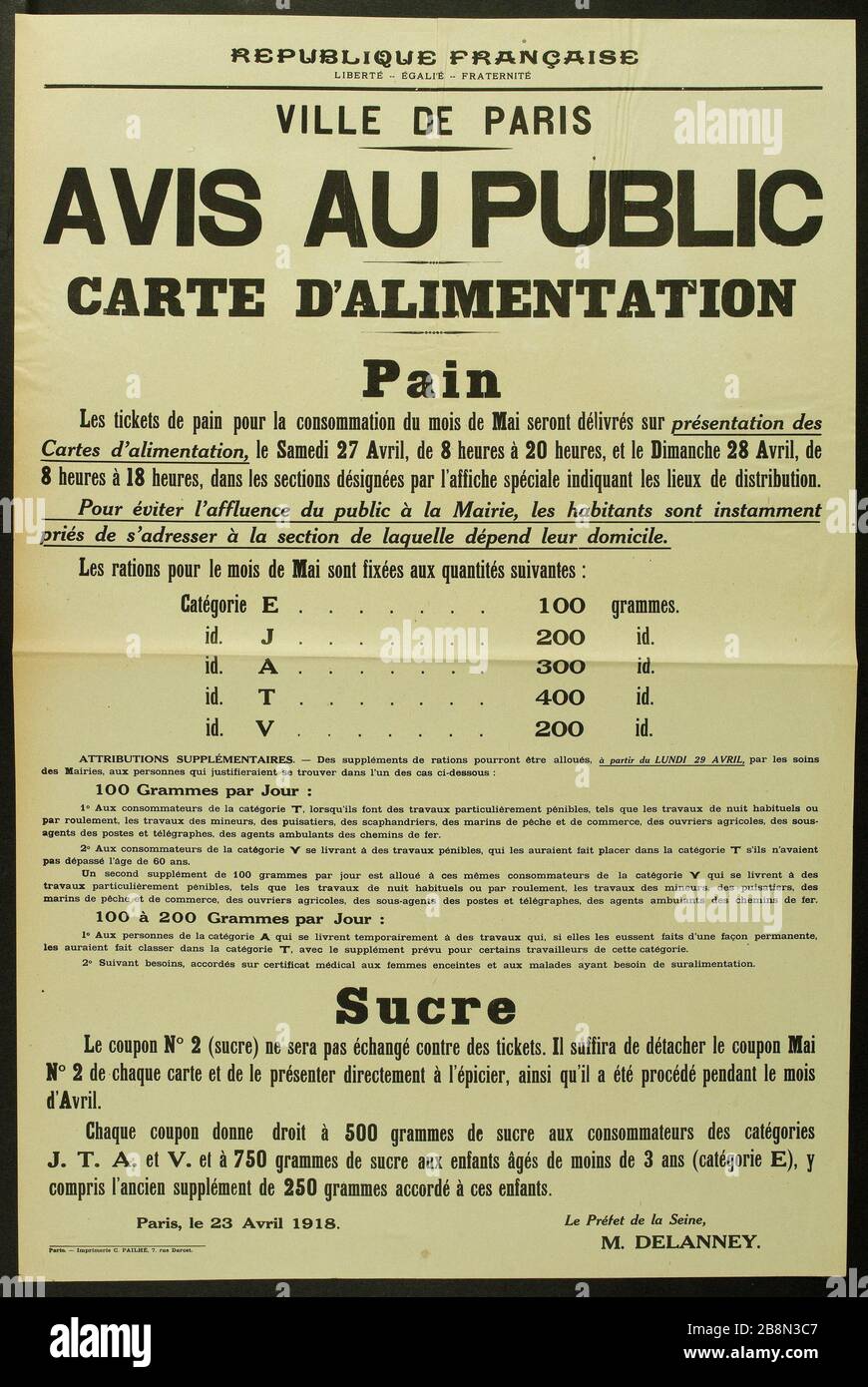 RÉPUBLIQUE FRANÇAISE, LIBERTÉ - ÉGALITÉ - FRATERNITÉ, VILLE DE PARIS, PUBLIC, CARTE DE PUISSANCE PAILHÉ, C. RÉPUBLIQUE FRANCAISE, LIBERTE - EGALITE - FRATERNITE, VILLE DE PARIS, AVIS AU PUBLIC, CARTE D'ALIMENTATION. Typographie. 1918. Paris, musée Carnavalet. Banque D'Images