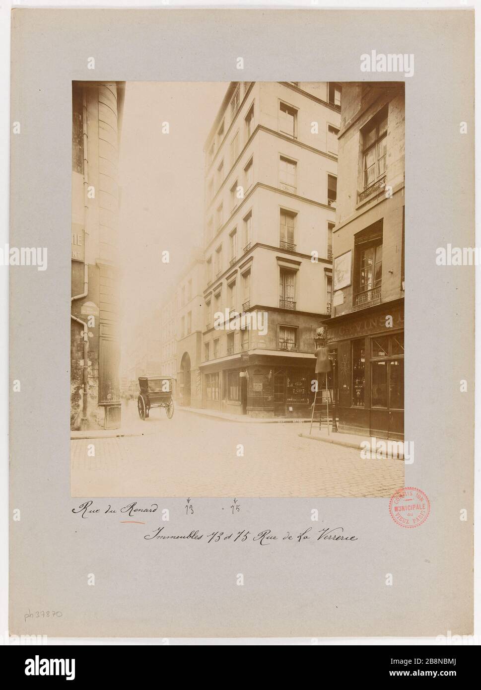Rue du Renard / bâtiments 73 et 75 rue de la verrerie. Maisons, 73-75 rue de la Verrerie, 4ème arrondissement, Paris. Immeubles, 73-75 rue de la Verrerie, côté rue du Renard. Paris (IVème arr.). Photo de l'Union Photographie de France (UPF). Aristotype à la gélatine, entre 1894 et 1920. Paris, musée Carnavalet. Banque D'Images