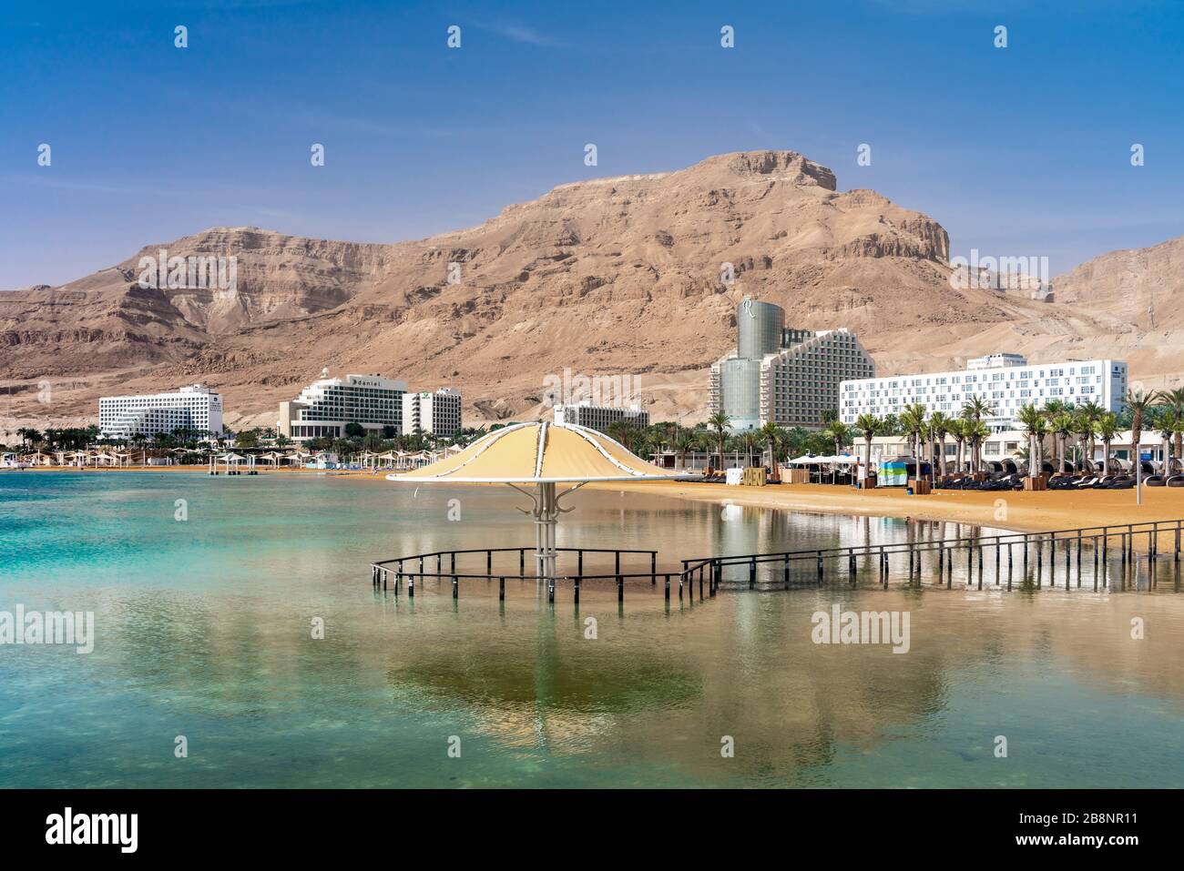 Hôtels le long de la mer Morte à Ein Bokek, Israël, Moyen-Orient. Banque D'Images