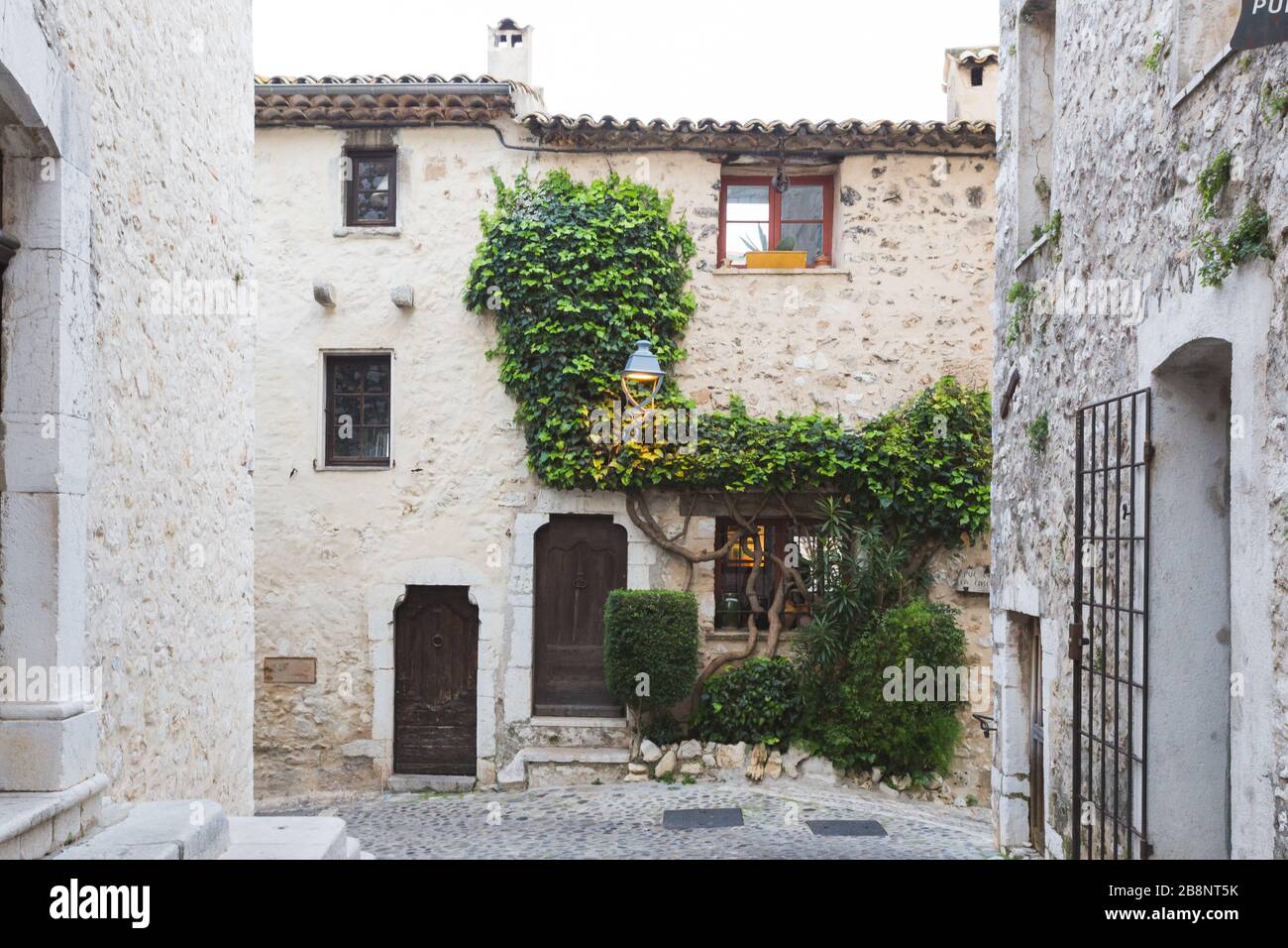 Ruelle pavée, Saint-Paul-de-Vence, Provence-Alpes-Côte d'Azur, Provence, France, Europe Banque D'Images