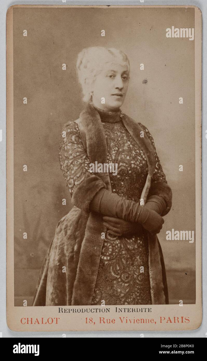 Portrait de Leontine Fromentin (L. Devaux), (1840-1887), (actrice) Portrait de Léonard Fromentin (L. Devaux), (1840-1887), actrice. Photographie anonyme. Carte de visite (recto). Rage sur papier alluminé. Avant 1887-1887. Paris, musée Carnavalet. Banque D'Images