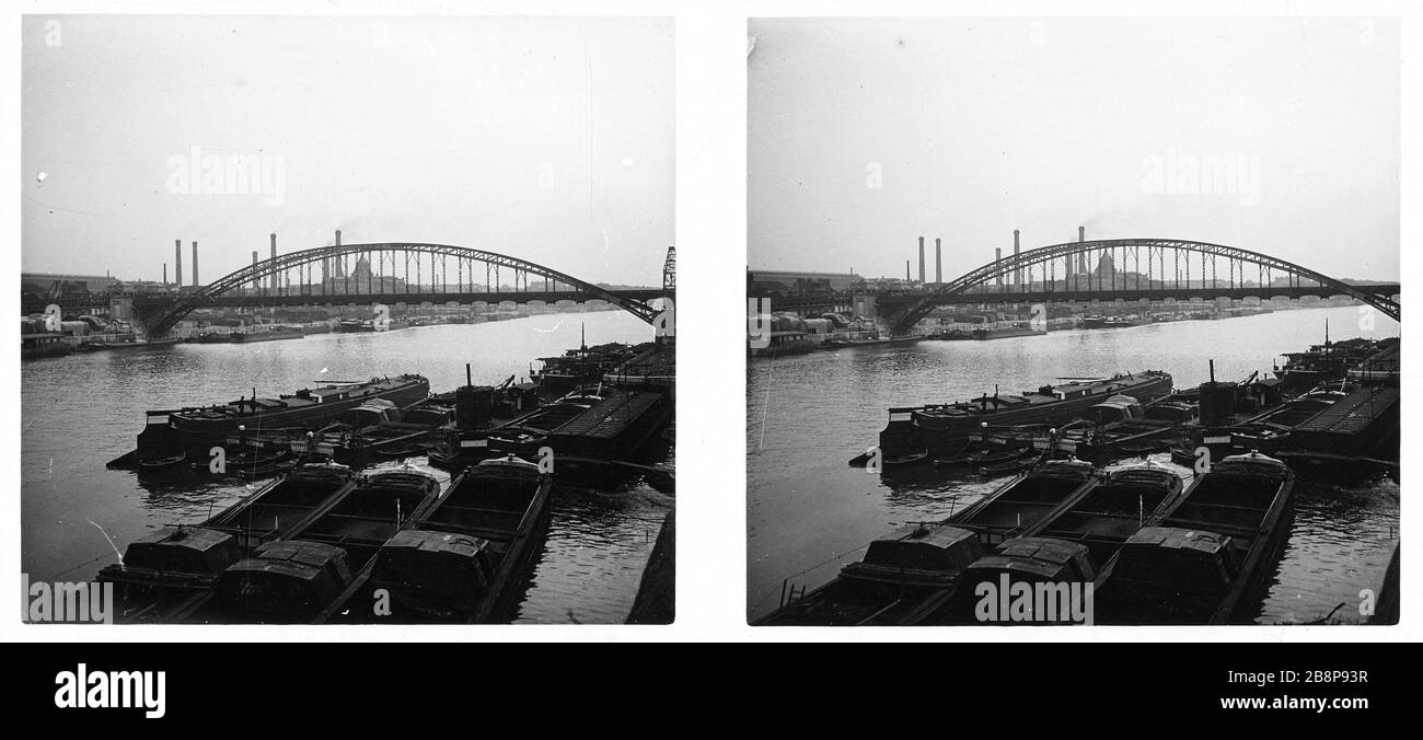 VUE DEPUIS LE PONT ET DEBILLY PENICHES, 15ÈME ET 16ÈME ARRONDISSEMENT, PARIS vue de la passerelle Debilly et des Péniches, Paris (XVème et XVIème arr.). 1920-1940. Vue stéréoscopique anonyme. Paris, musée Carnavalet. Banque D'Images