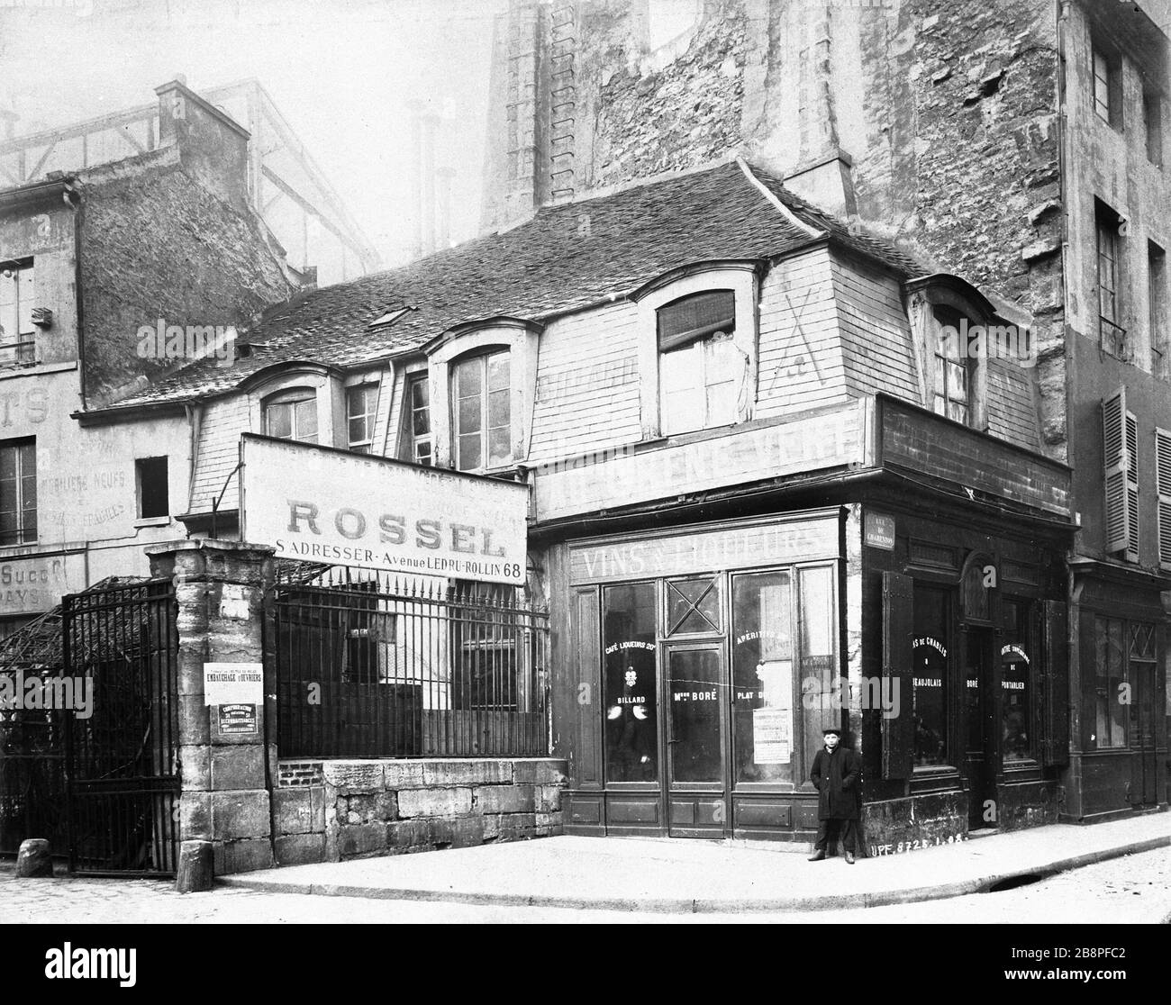RUE DU BÂTIMENT NUMÉRO 48 CHARENTON Immeuble rue de Charenton numéro 48. Paris (XIIème arr.). Union photographique française, 1908. Paris, musée Carnavalet. Banque D'Images