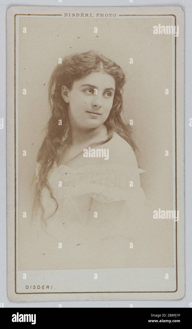 Portrait d'Augustine Alexandrine Toulet (1849-1931), appelée Alice Regnault, actrice Théâtre entre 1869 et 1880. Portrait d'Augustine-Alexandrine Toulet (1849-1931), dite Alice Regnault, actrice de théâtre entre 1869 et 1880. Carte de visite (recto). Photographie d'André Adolphe Eugène Disdéri (1819-1889). Rage sur papier alluminé, 1860-1890. Paris, musée Carnavalet. Banque D'Images