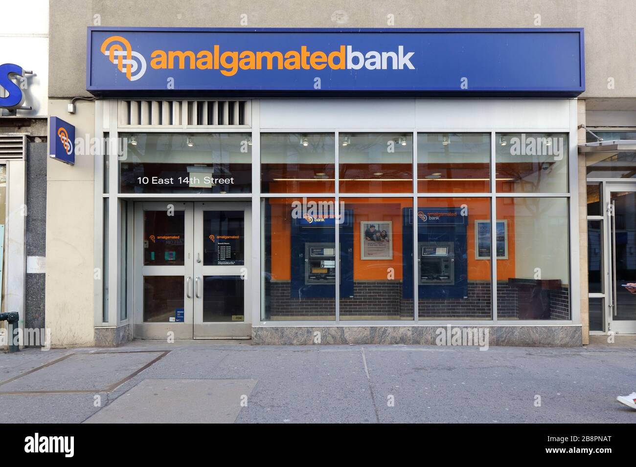 Banque fusionnée, 10 East 14ème Street, New York, NY. Vitrine extérieure  d'une banque syndicale à Manhattan Photo Stock - Alamy