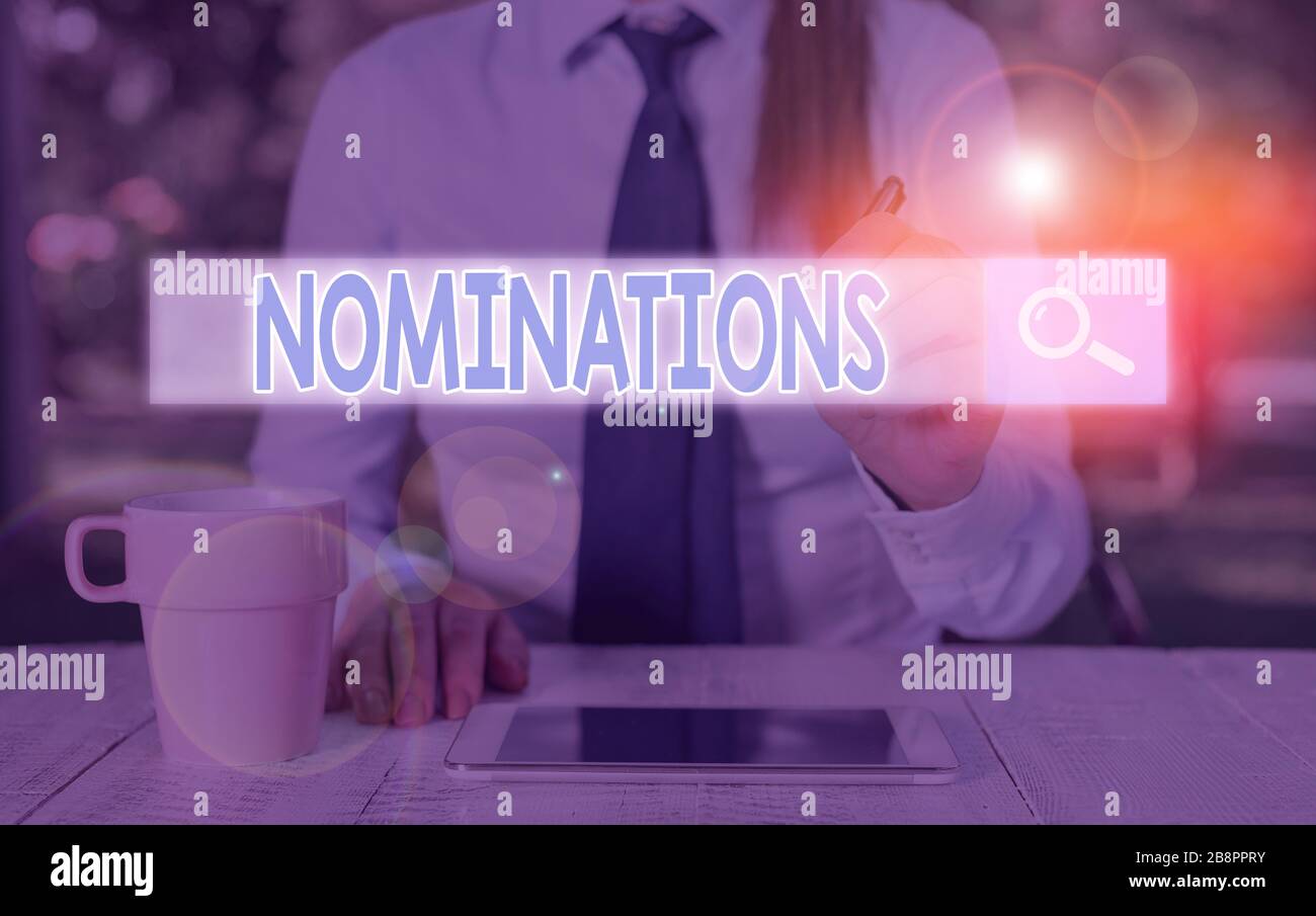 Notez par écrit indiquant les mises en candidature. Concept d'affaires pour l'action de l'état de mise en candidature ou être en nomination aux prix en Banque D'Images