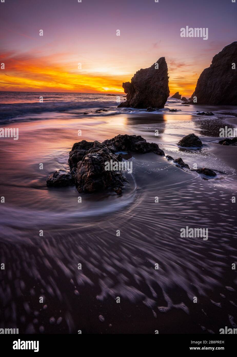 Coucher de soleil coloré en Californie au parc national El Matador Beach Banque D'Images