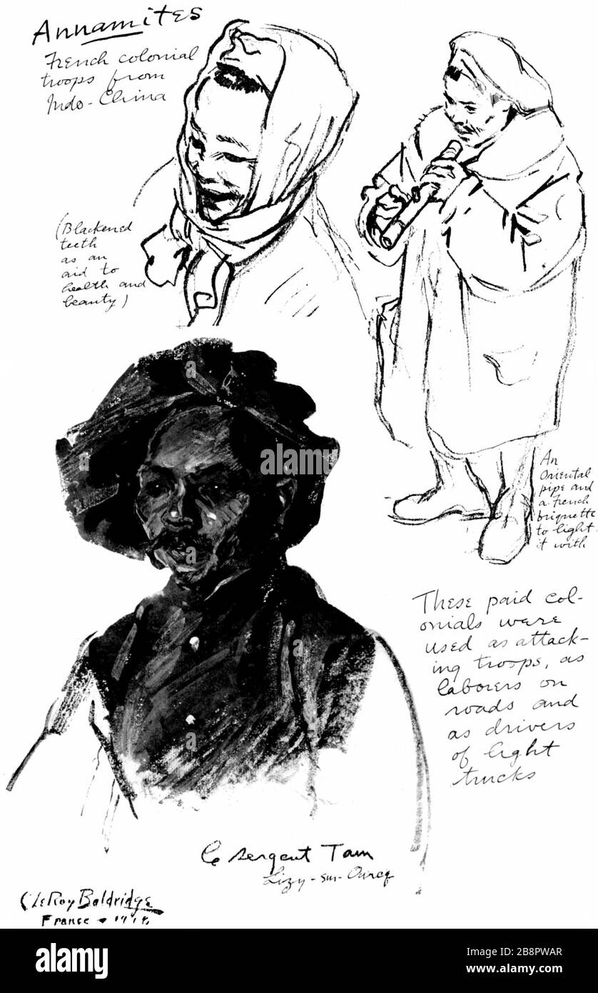 'English : Annamites-troupes coloniales françaises d'Indochine. Ces colons ont été utilisés comme troupes d'attaque, comme ouvriers sur les routes et que les conducteurs de camions. (Les dents noircies sont une aide à la santé et la beauté) un tuyau et d'une briquette français de l'allumer avec le Sergent Tam Lizy-sur-Ouneq( ?) ; 1919 ; Image traitée par Distribued correcteurs dans le cadre de la procédure de création d'e-livre pour le Projet Gutenberg titre J'étais là ; Baldridge, Cryus Leroy (1889-1977) ; ' Banque D'Images