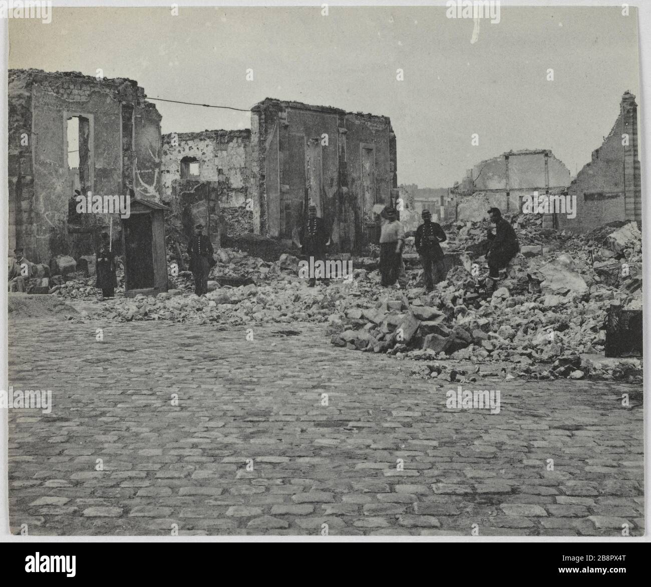 Quais de la Villette feu / intérieur. Quais intérieurs de Burnt Villette, 19ème arrondissement, Paris. La commune de Paris. Intégré des quais de la Villette incendiés. Paris (XIXème arr.). Photo d'Hippolyte Blancard (1843-1924). Rage au plateau (recto). 1870-1871. Paris, musée Carnavalet. Banque D'Images