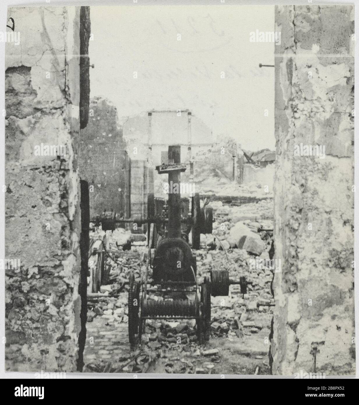Quais de la Villette feu / intérieur. Quais intérieurs de Burnt Villette, 19ème arrondissement, Paris. La commune de Paris. Intégré des quais de la Villette incendiés. Paris (XIXème arr.). Photo d'Hippolyte Blancard (1843-1924). Rage au plateau (recto). 1870-1871. Paris, musée Carnavalet. Banque D'Images