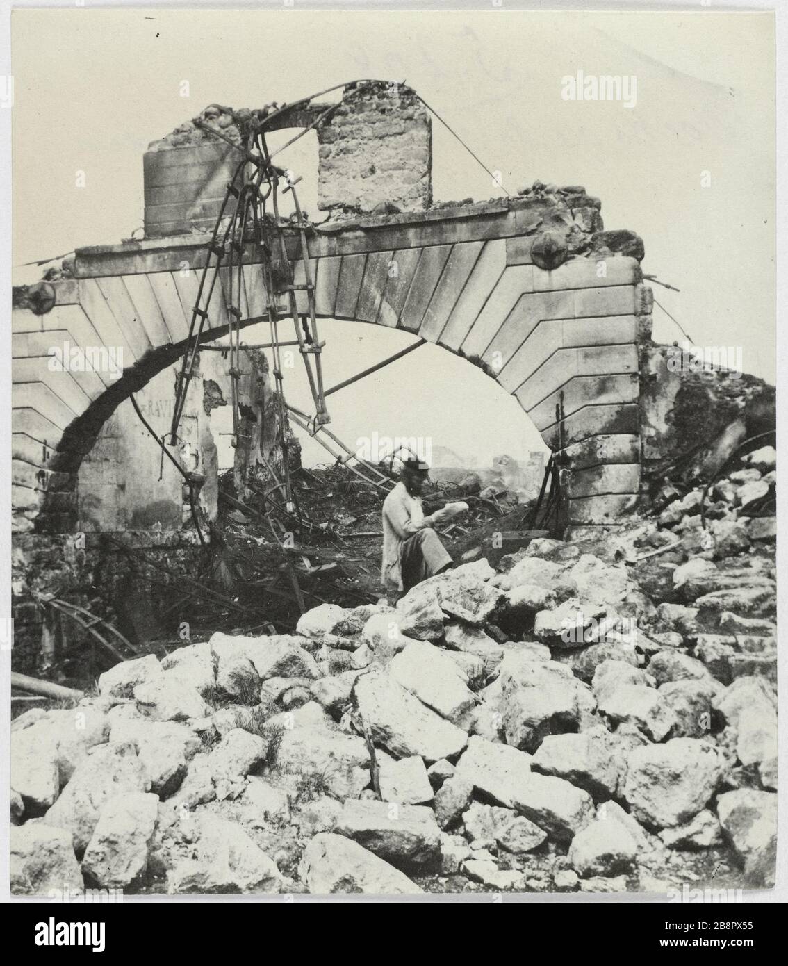 Quais Villette brûlé / pont pivotant. Quais incendiés Villette, pont tournant, 19ème arrondissement, Paris. La commune de Paris. Quais de la Villette incendiés, pont tournant. Paris (XIXème arr.). Photo d'Hippolyte Blancard (1843-1924). Rage au plateau (recto). 1870-1871. Paris, musée Carnavalet. Banque D'Images