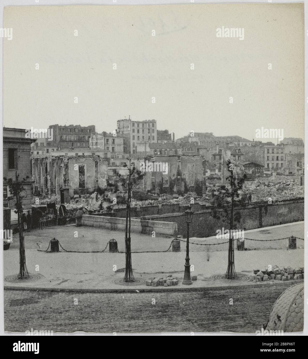 Quais Panorama de la Villette / brûlé. Panorama des quais de Burnt Villette, 19ème arrondissement, Paris la commune de Paris. Panorama des quais de la Villette incendiés. Paris (XIXème arr.). Photo d'Hippolyte Blancard (1843-1924). Rage au plateau (recto). 1870-1871. Paris, musée Carnavalet. Banque D'Images