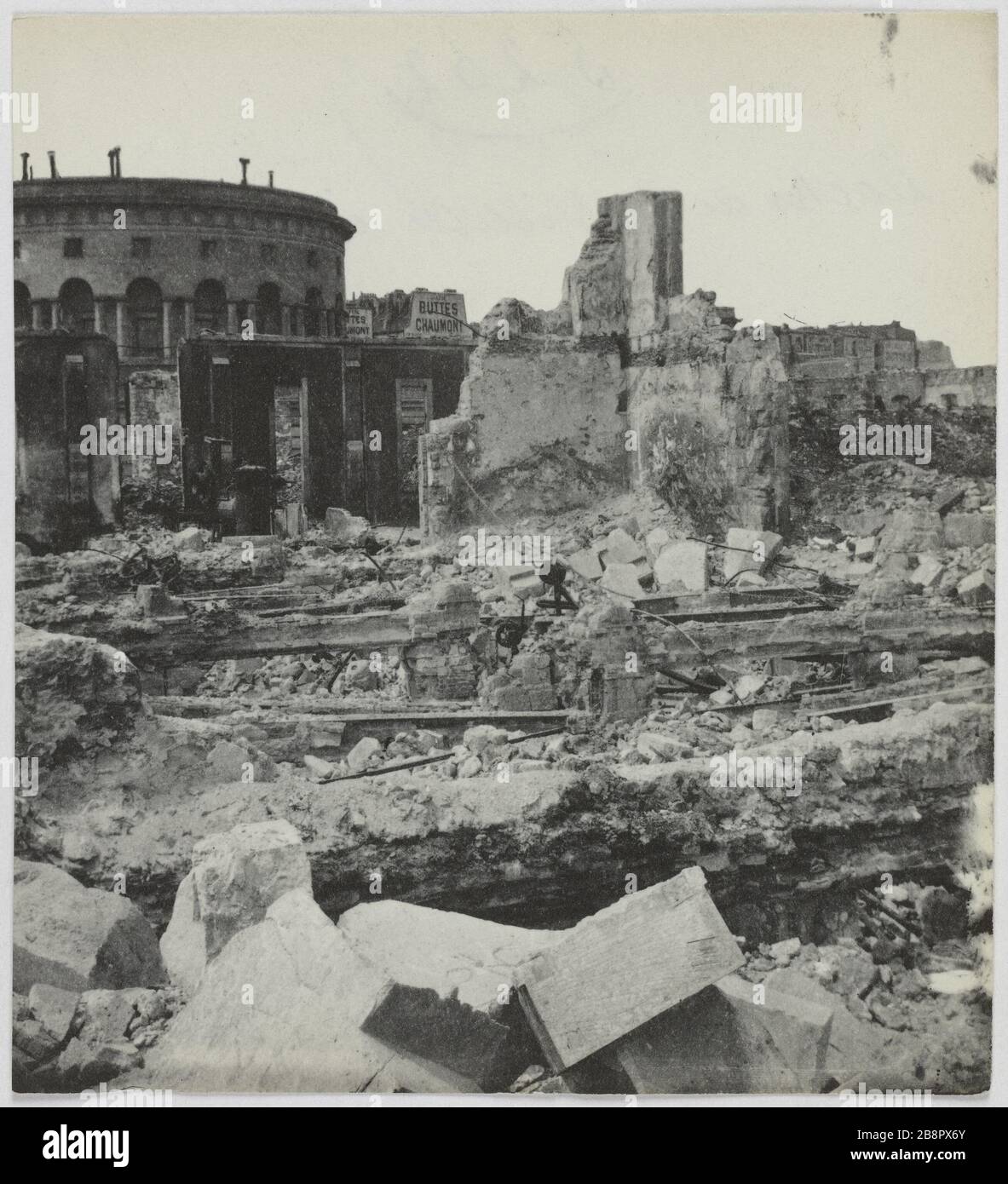 Les quais brûlaient Villette. Quais incendiés Villette, 19ème arrondissement, Paris. La commune de Paris. Quais de la Villette incendiés. Paris (XIXème arr.). Photo d'Hippolyte Blancard (1843-1924). Rage au plateau (recto). 1870-1871. Paris, musée Carnavalet. Banque D'Images
