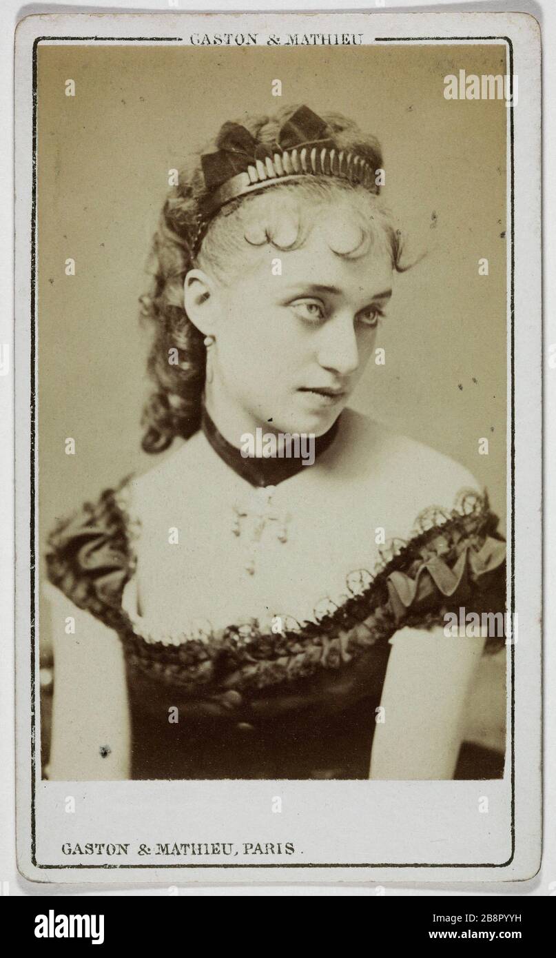 Portrait d'Amiati (Maria Theresa Victoria Adelaide Abbiate, appelée), (1851-1889), (chanteuse-hall) Portrait d'Amiati (Marie-Thérèse Victoria-Adalaïde Abbiate, dite) (1851-1889), chanteuse de café-concert. Carte de visite (recto). Photo de Gaston, Mathieu & Cie. Tirage sur papier alluminé. 1870-1890. Paris, musée Carnavalet. Banque D'Images