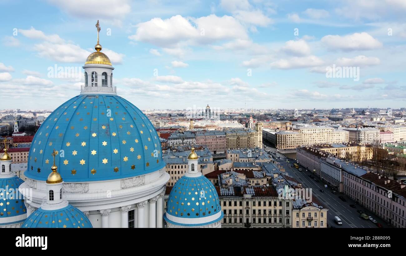 Vue aérienne sur l'église orthodoxe de la cathédrale Trinity, Saint-Pétersbourg, Russie Banque D'Images