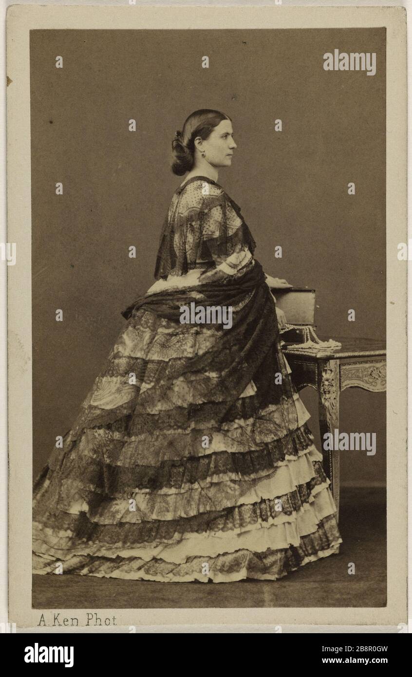 Portrait de Barucci, Julia (mode femme) Portrait de Barucci, Julia (femme à la mode). Carte de visite (recto). Photo d'Alexandre Ken. Tirage sur papier alluminé. 1870-1890. Paris, musée Carnavalet. Banque D'Images