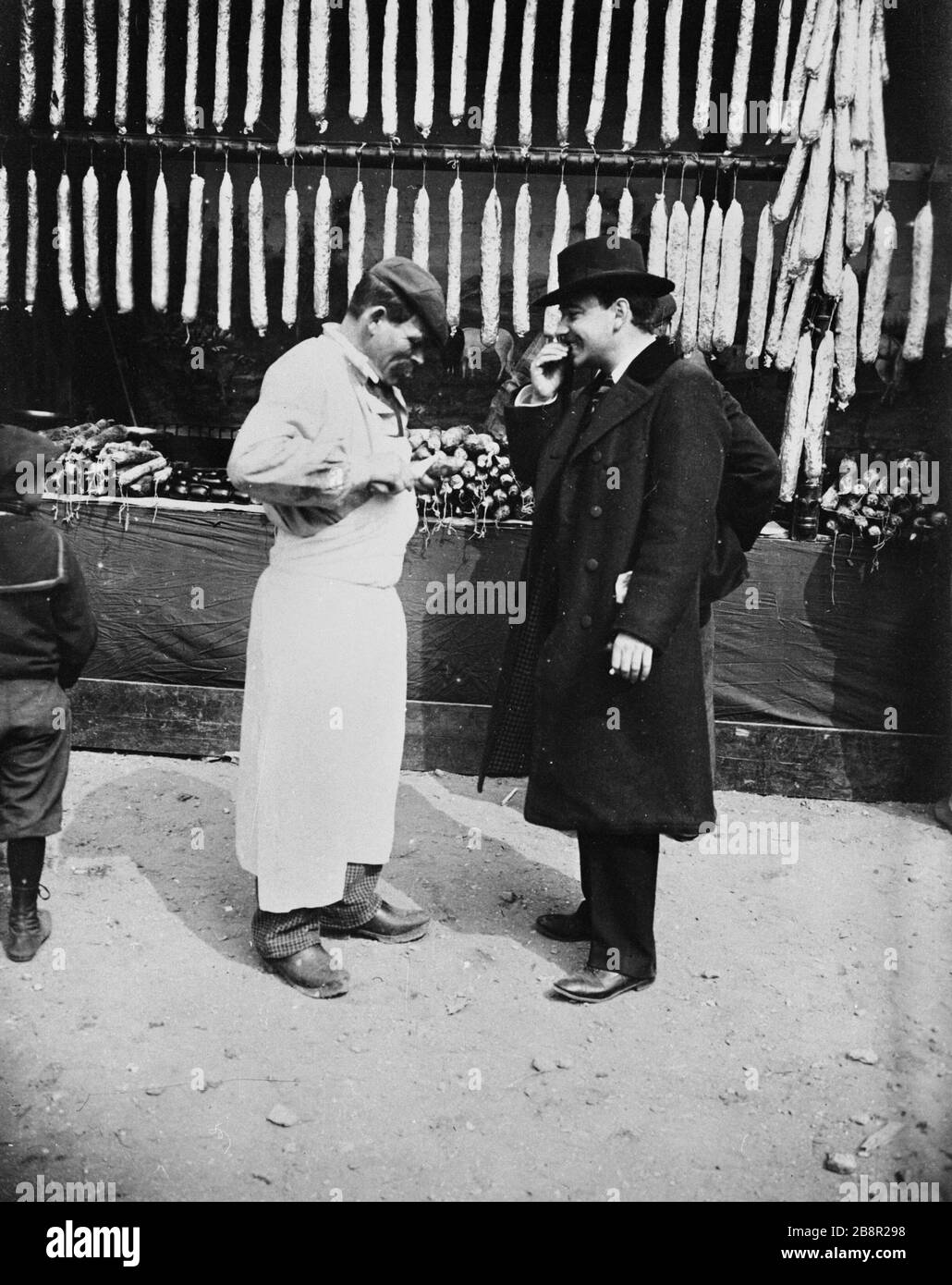 Foire de jambon, boulevard Richard-Lenoir. Foire aux jambions, boulevard Richard-Lenoir. Paris (Xème arr.). Photo de Paul Géniaux (1873-1914). Paris, musée Carnavalet. Banque D'Images