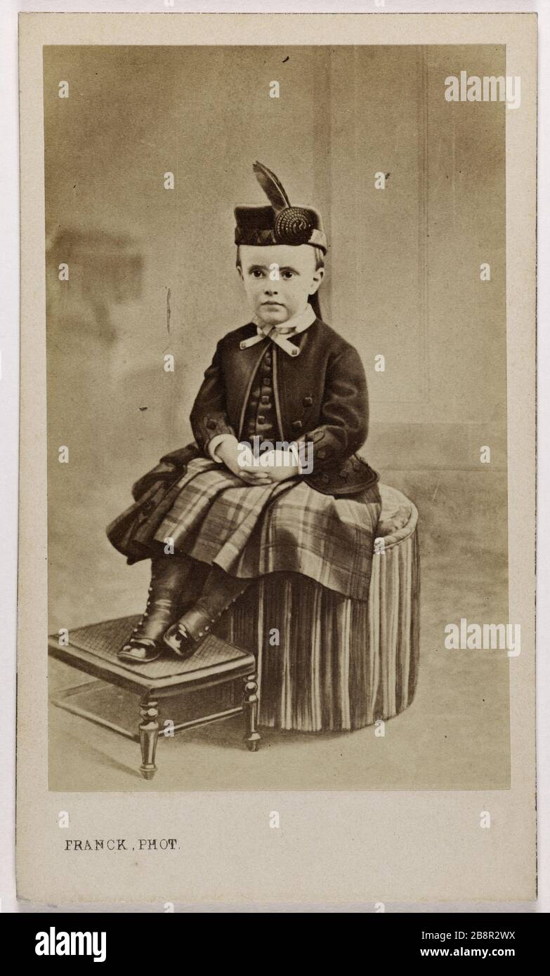 Portrait du prince Victor Napoléon (1862-1929) (fils aîné du prince Napoléon) Franck (François Gobinet de Villechole, dit). Portrait du Prince Victor Bonaparte (1862-1929) (fils ainé du Prince Napoléon). Carte de visite (recto). Rage sur papier alluminé. 1862-1890. Paris, musée Carnavalet. Banque D'Images