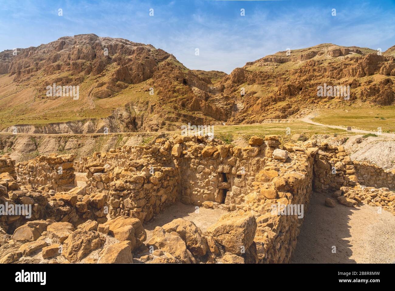 Les collines et les grottes du parc national de Qumran, Kalia, Israël, Moyen-Orient. Banque D'Images