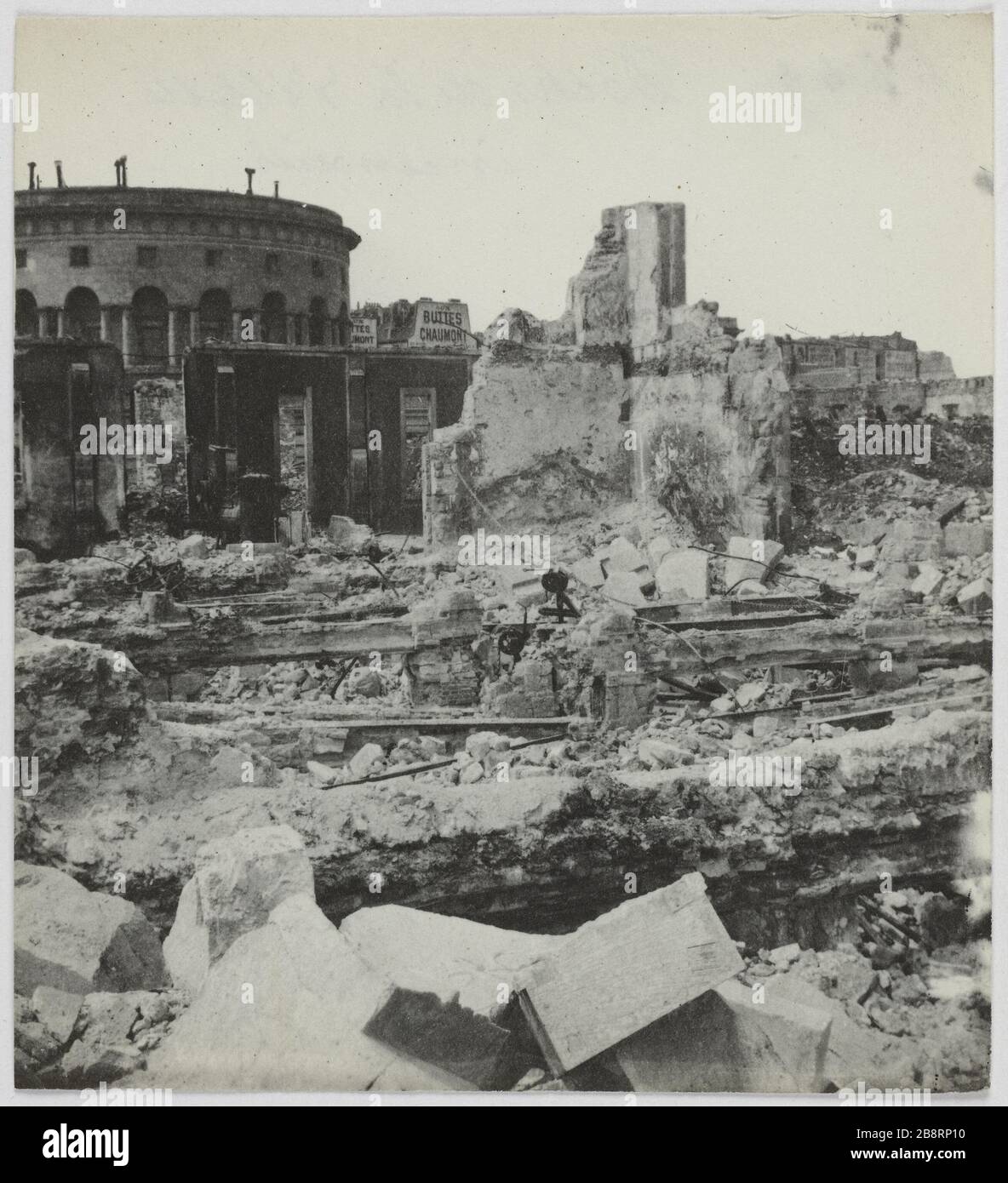 Quais de la Villette / brûlés. Les quais de la Villette ont brûlé pendant la commune, 19ème arrondissement, Paris. La commune de Paris. Les docks de la Villette incendiés pendent la commune. Paris (XIXème arr.). Photo d'Hippolyte Blancard (1843-1924). Rage au plateau (recto). 1870-1871. Paris, musée Carnavalet. Banque D'Images