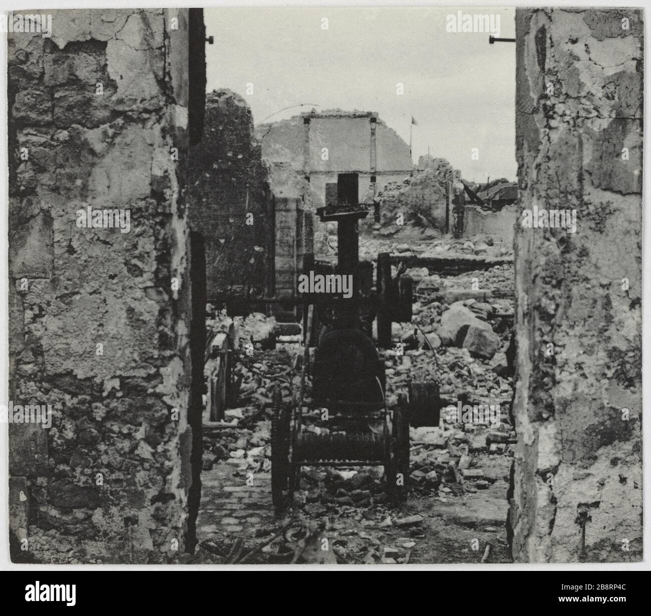 Quais de la Villette / brûlés. / intérieur. A l'intérieur des quais de la Villette incendié pendant la commune, 19ème arrondissement, Paris. La commune de Paris. Intérieur des quais de la Villette incendié pendentif la commune. Paris (XIXème arr.). Photo d'Hippolyte Blancard (1843-1924). Rage au plateau (recto). 1870-1871. Paris, musée Carnavalet. Banque D'Images