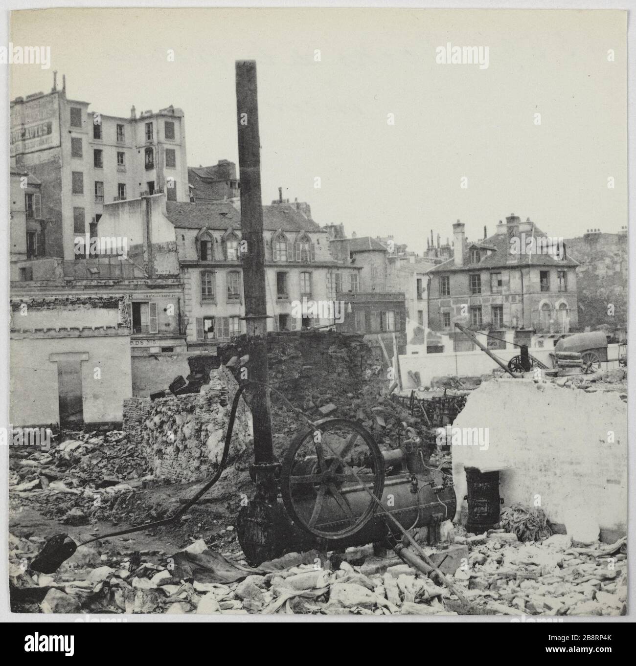 Quais de la Villette / brûlés. Les quais de la Villette ont brûlé pendant la commune, 19ème arrondissement, Paris. La commune de Paris. Les docks de la Villette incendiés pendent la commune. Paris (XIXème arr.). Photo d'Hippolyte Blancard (1843-1924). Rage au plateau (recto). 1870-1871. Paris, musée Carnavalet. Banque D'Images