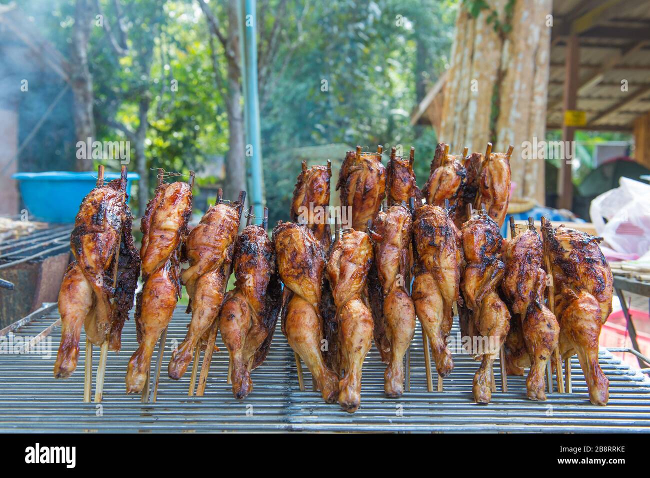 Gril de poulet sur cuisinière cuisine thaïlandaise. Banque D'Images