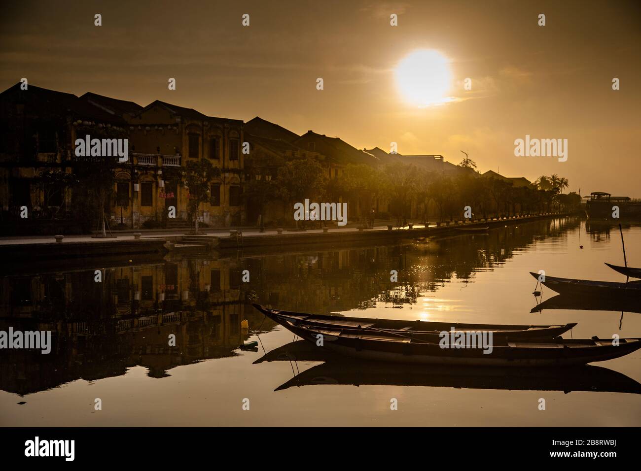 Hoi an réflexions de rivière à l'aube Banque D'Images