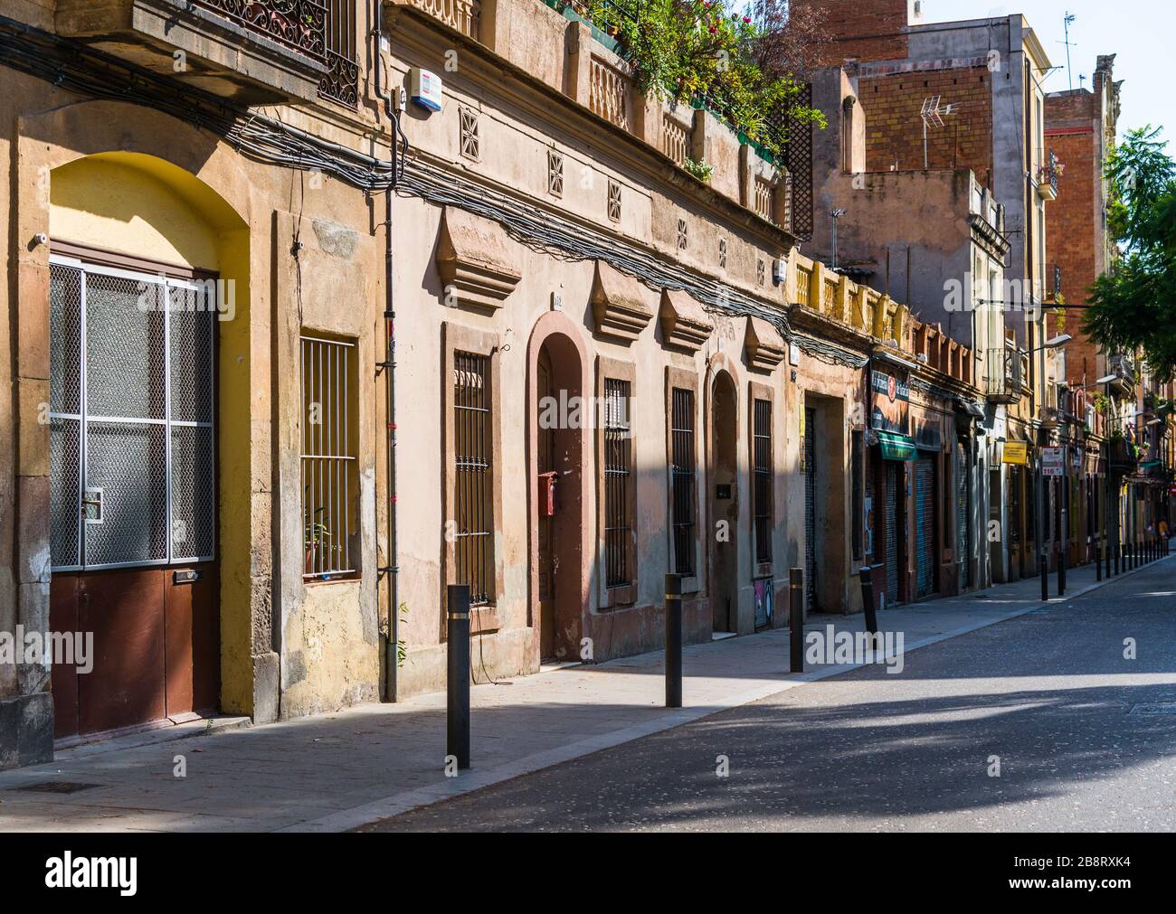 Barcelone, Espagne - 4 août 2019: Maisons colorées dans le quartier d'Eixample Banque D'Images