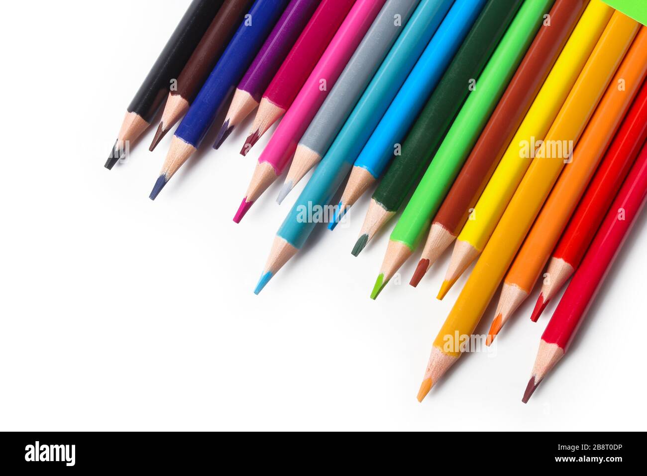 Crayons pour enfants multicolores pour dessiner isolés sur blanc Banque D'Images