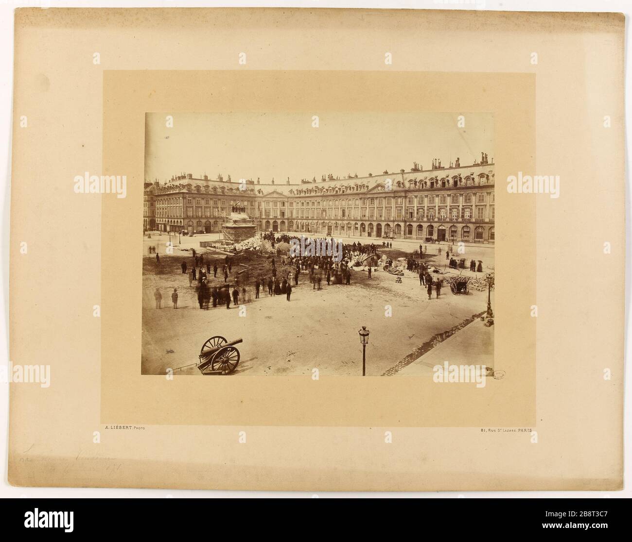 La colonne Vendôme. Destruction de la colonne Vendôme, place Vendôme, Paris 1ère arrondissement, Paris destruction de la colonie de Vendôme, place Vendôme. Paris (Ier arr.). Photo d'Alphonse Liébert (1827-1914). Rage sur papier alluminé, 1871. Paris, musée Carnavalet. Banque D'Images