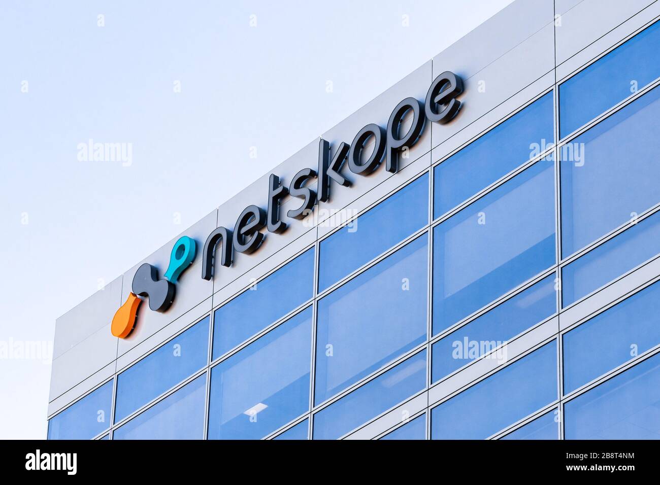 25 févr. 2020 Santa Clara / CA / USA - Netskope logo à leur siège social de Silicon Valley; Netskope, Inc. Est une société américaine de logiciels fonctionnant sous Banque D'Images