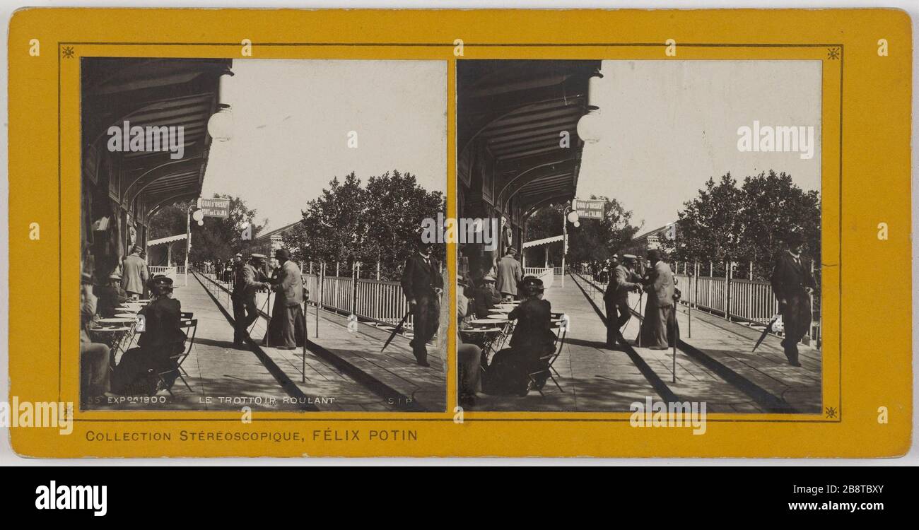 55. EXPOON 1900. LA PASSERELLE. Exposition universelle de 1900. La passerelle mobile, quai d'Orsay, 7ème arrondissement, Paris. Exposition universelle de 1900. Le trottoir roulant, quai d'Orsay, Paris (VIIIème arr.). Société industrielle de Photographie ou S.I.P. Rage sur papier au gélatino bromore d'argent contenu sur carton jaunisse. Paris, musée Carnavalet. Banque D'Images